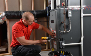 Air Maintenance technician providing top-notch HVAC service in Tucson and Sahuarita